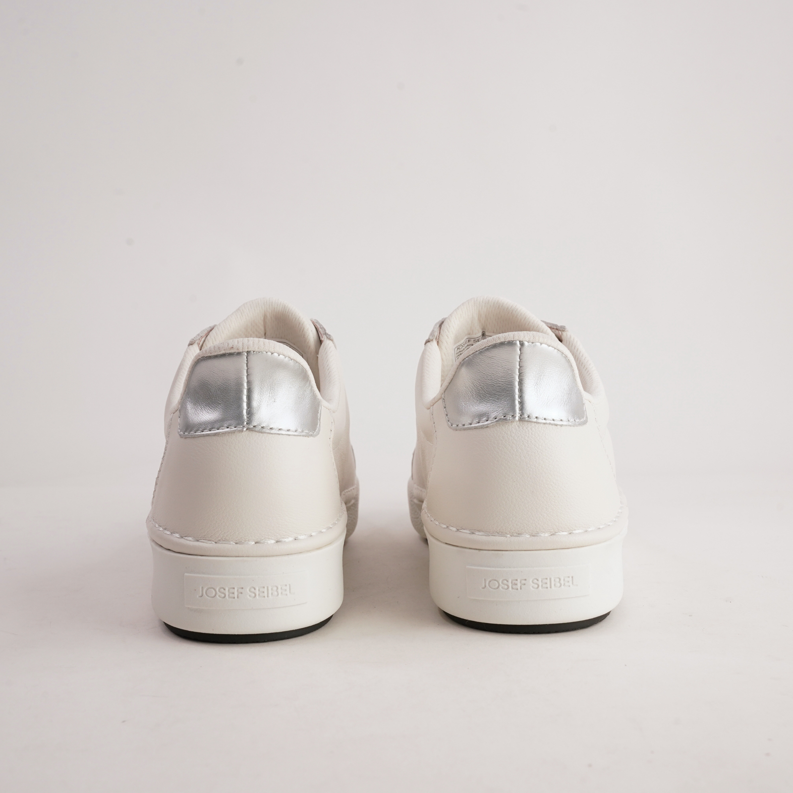 Claire 33 Weiss Leather Sneakers