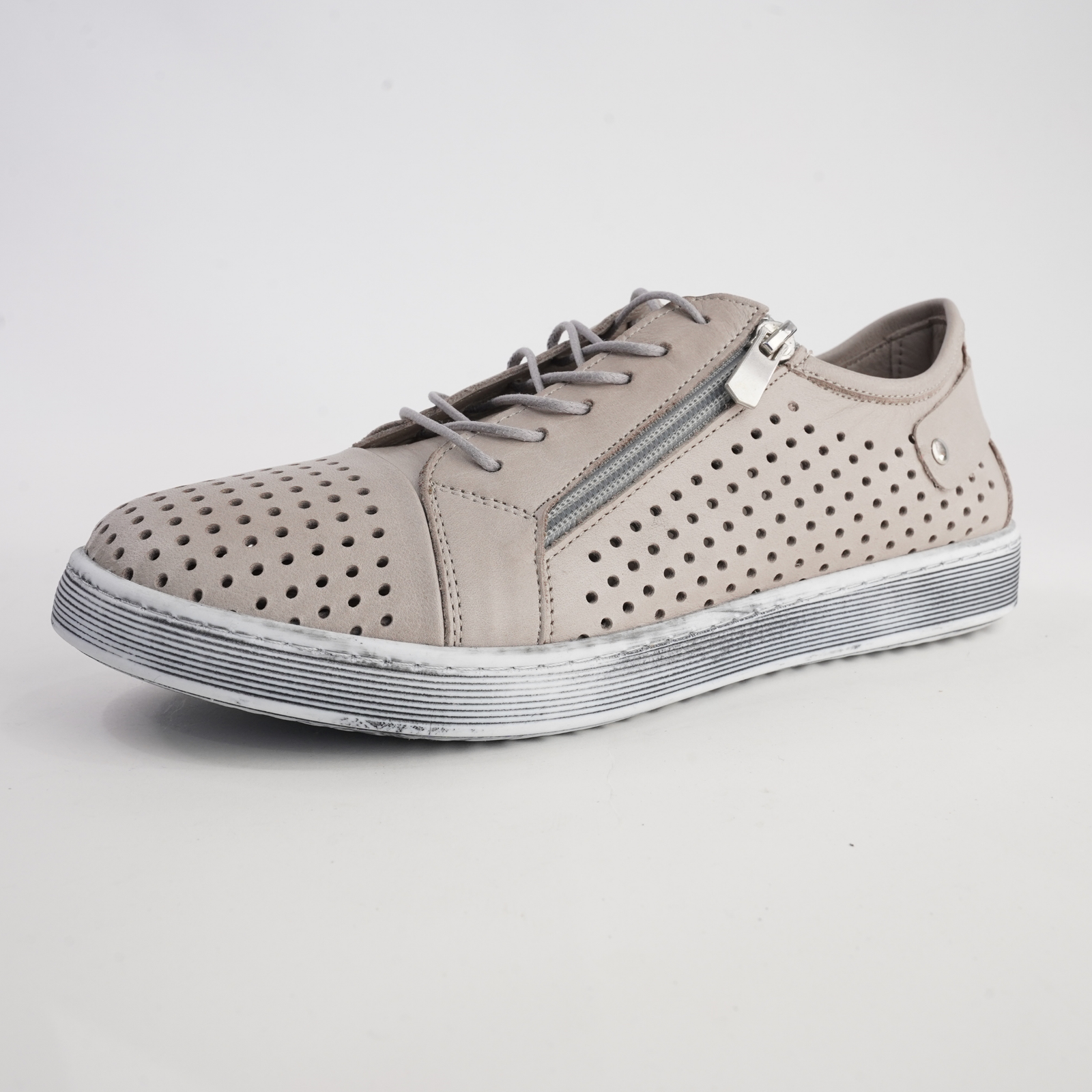 Eg17 Taupe Leather Sneakers
