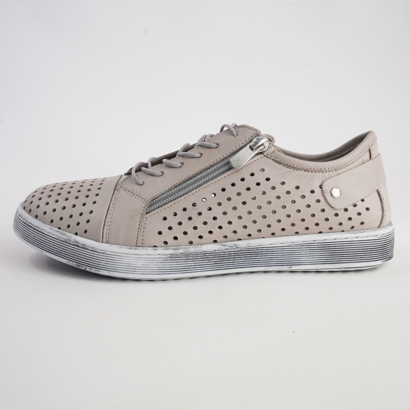 Eg17 Taupe Leather Sneakers
