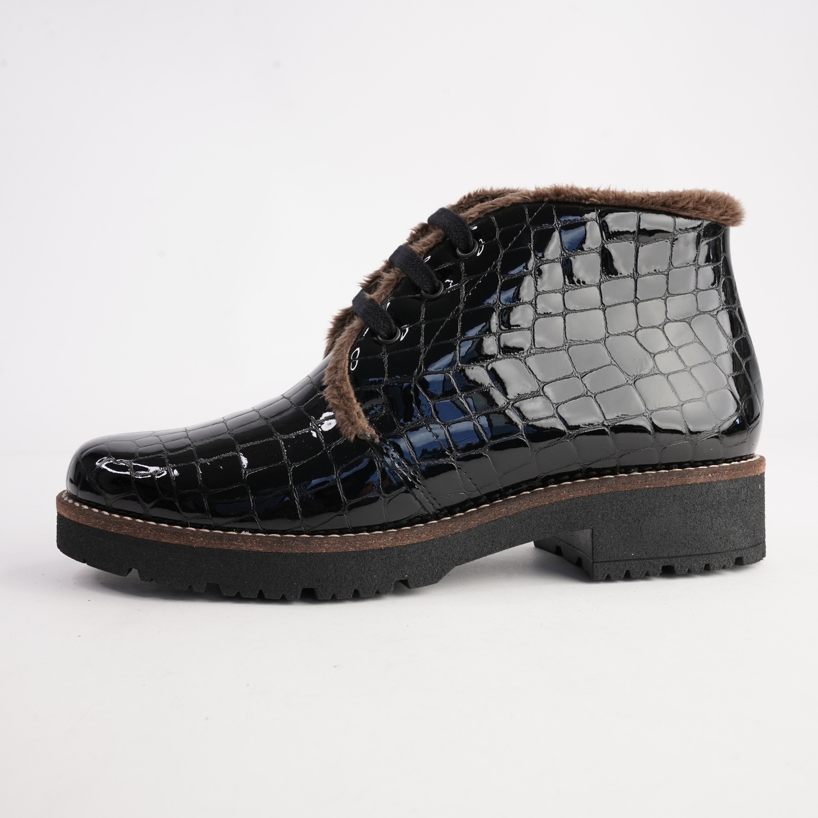 10773 Negro Patent Croc Leather Lace Up Boots