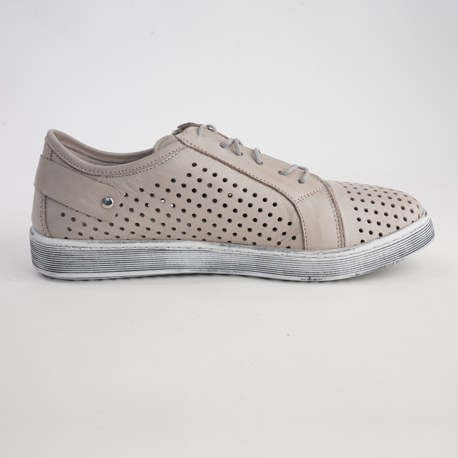 Eg17 Taupe Leather Sneakers