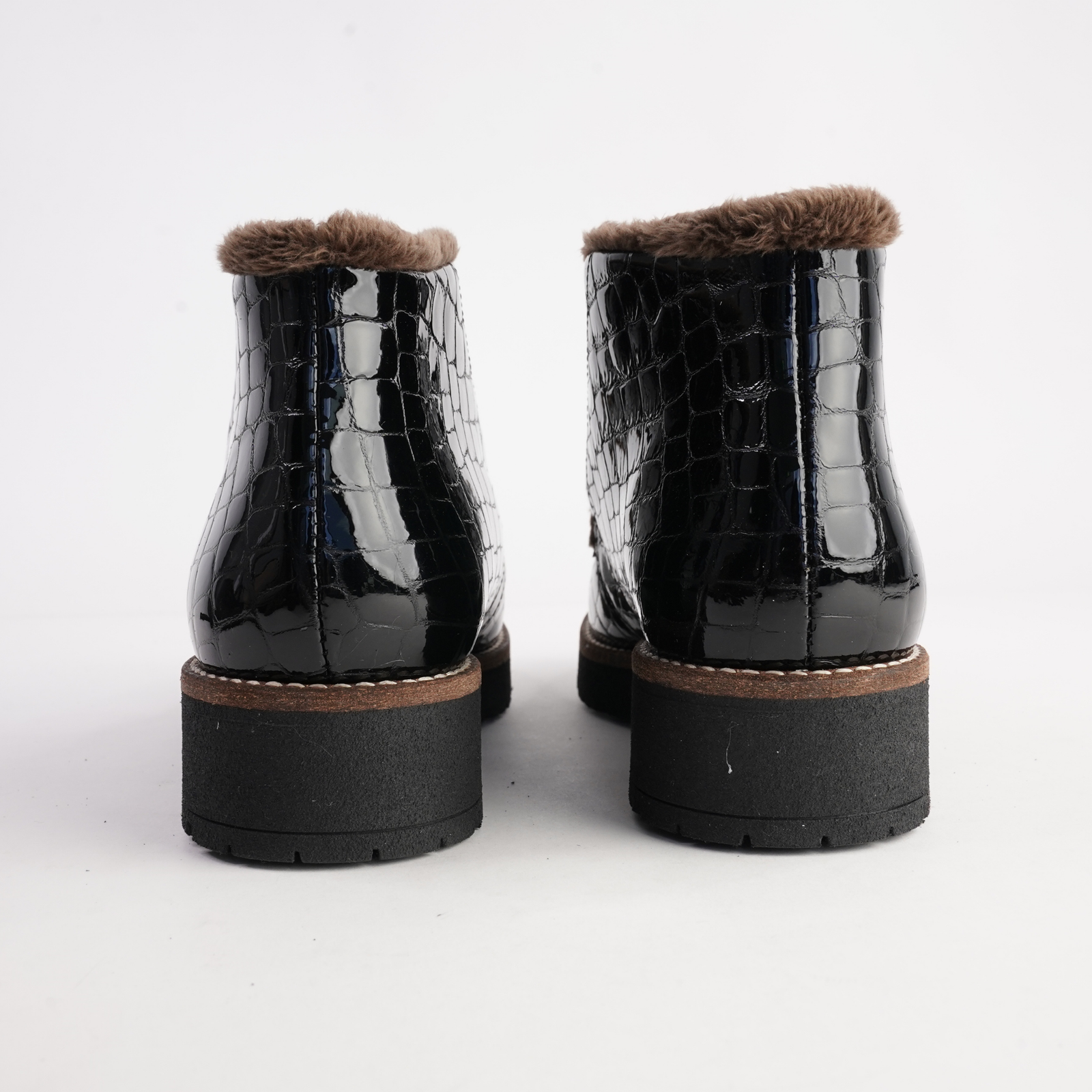 10773 Negro Patent Croc Leather Lace Up Boots