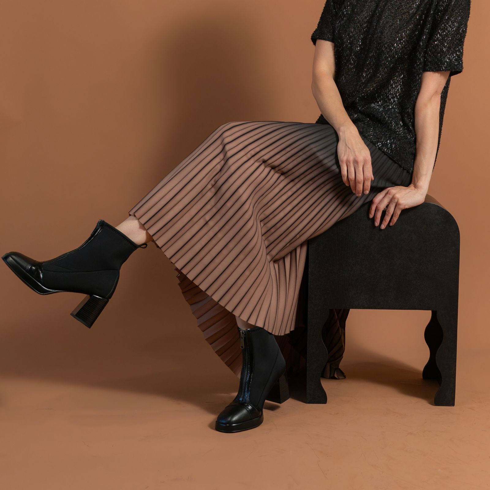 Hi243658 Black/ Neo Black Ankle Boots