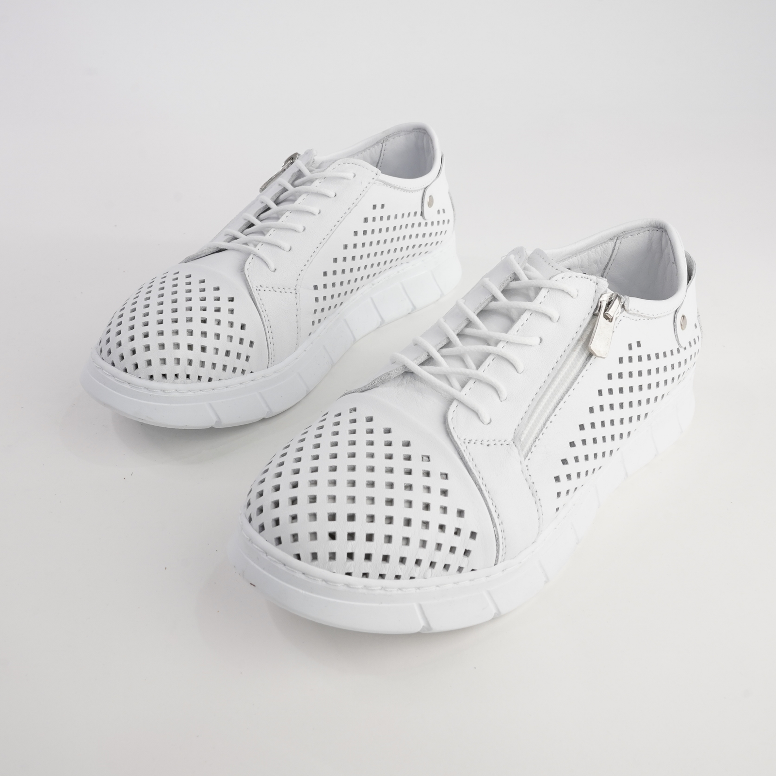 Eg172 White Leather Sneakers