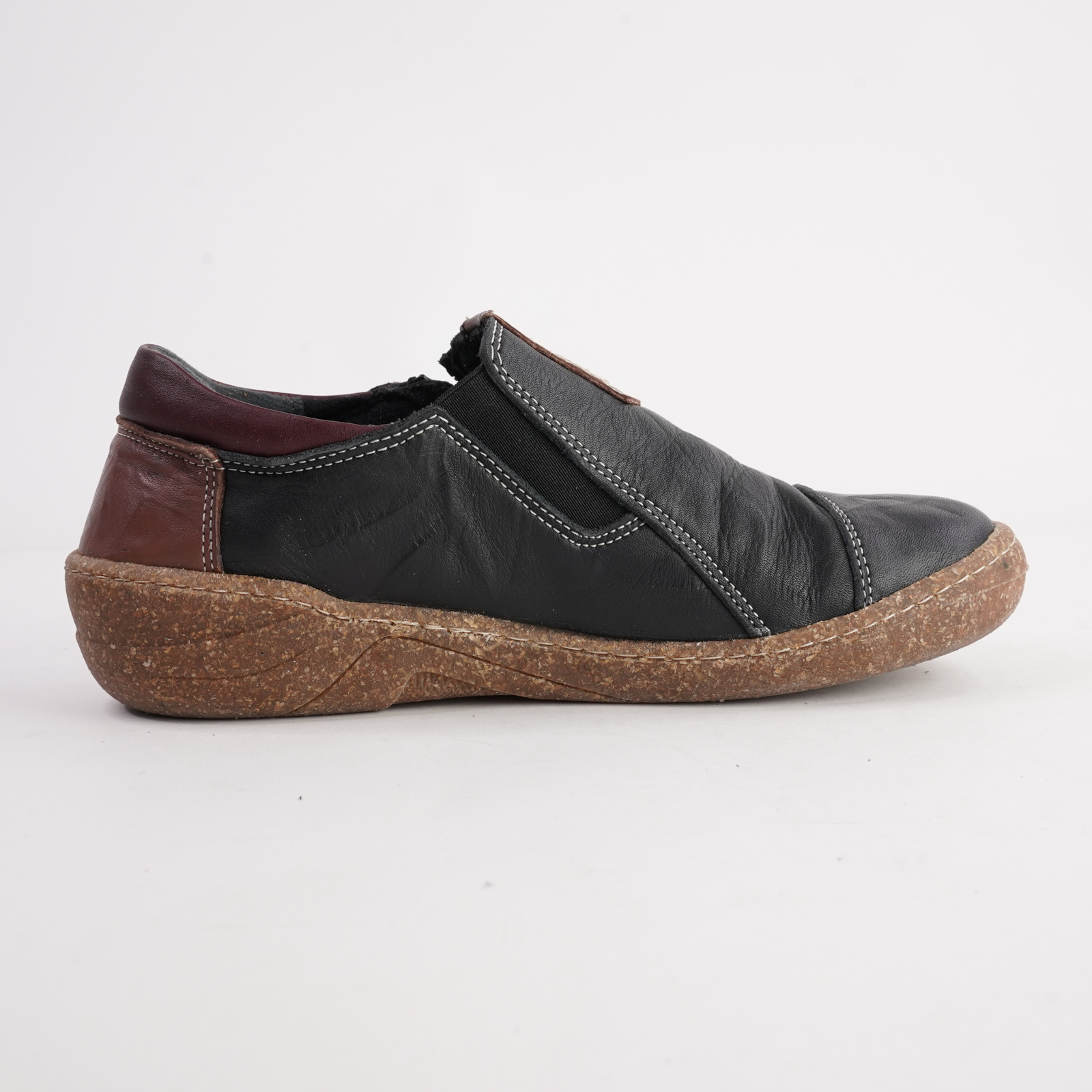 7311-307 Black Leather Flats