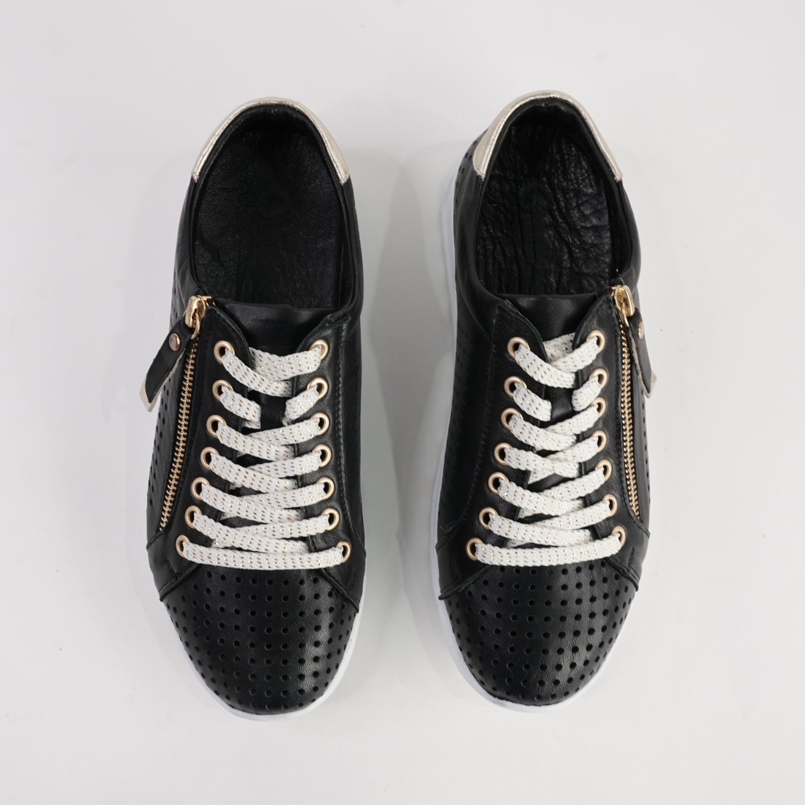 Eg256 Black Leather Sneakers