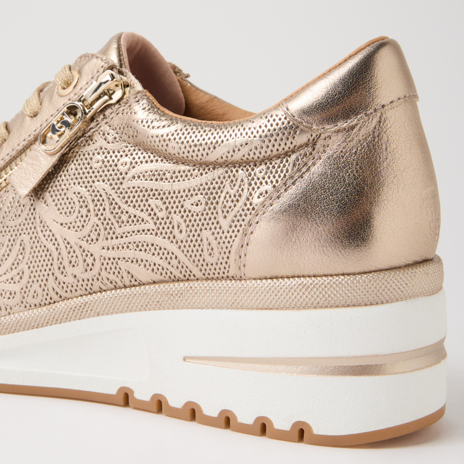 Lovin Platinum Leather Sneakers