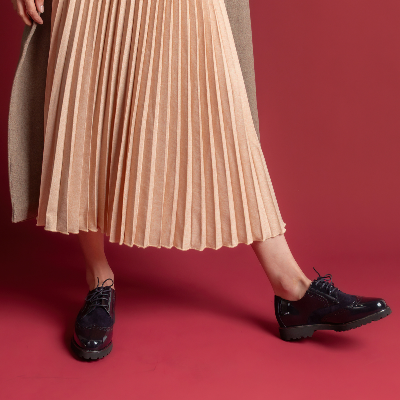 Meredith703 Navy Patent/ Navy Suede Leather Lace Up Flats