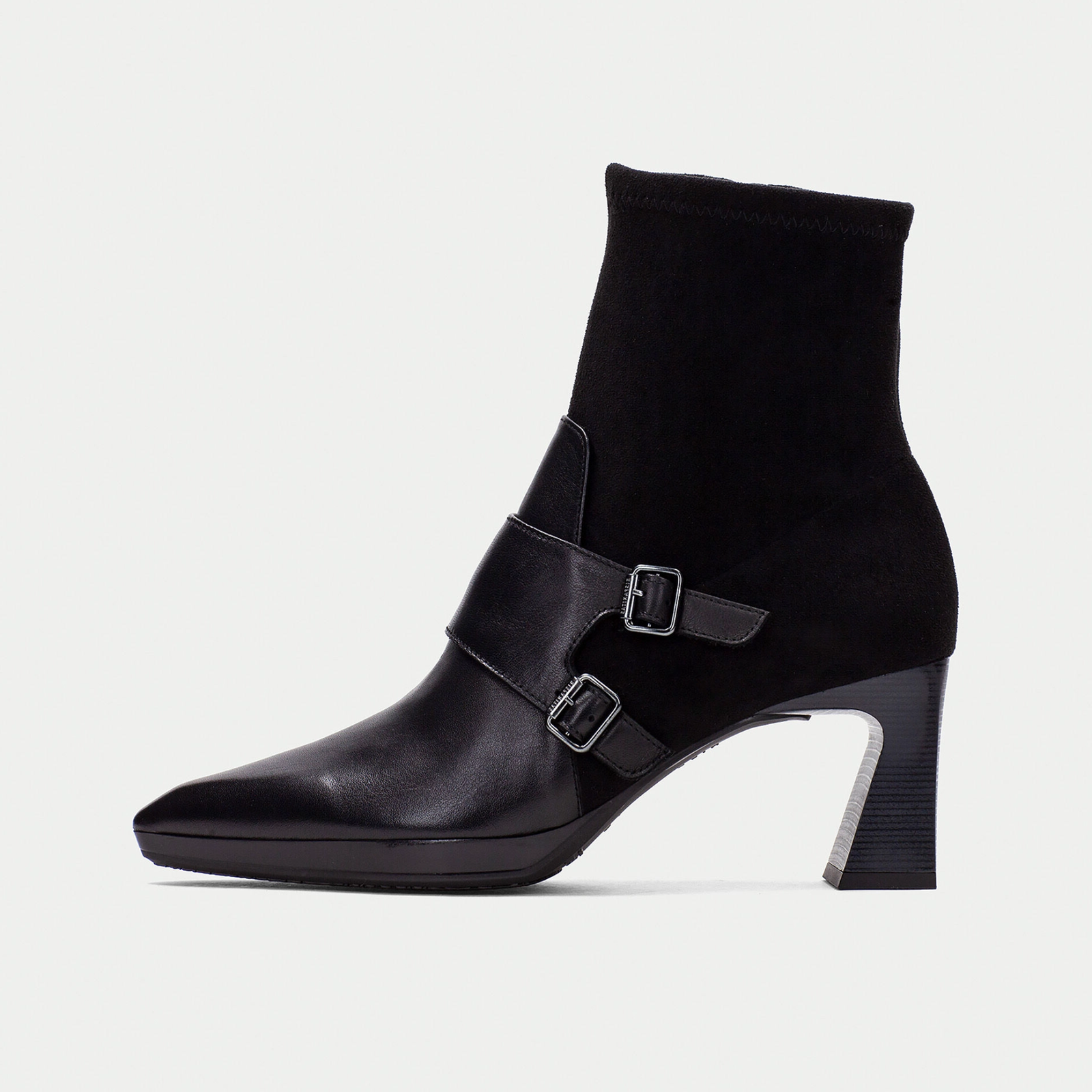 HI254304 Black Leather Ankle Boots