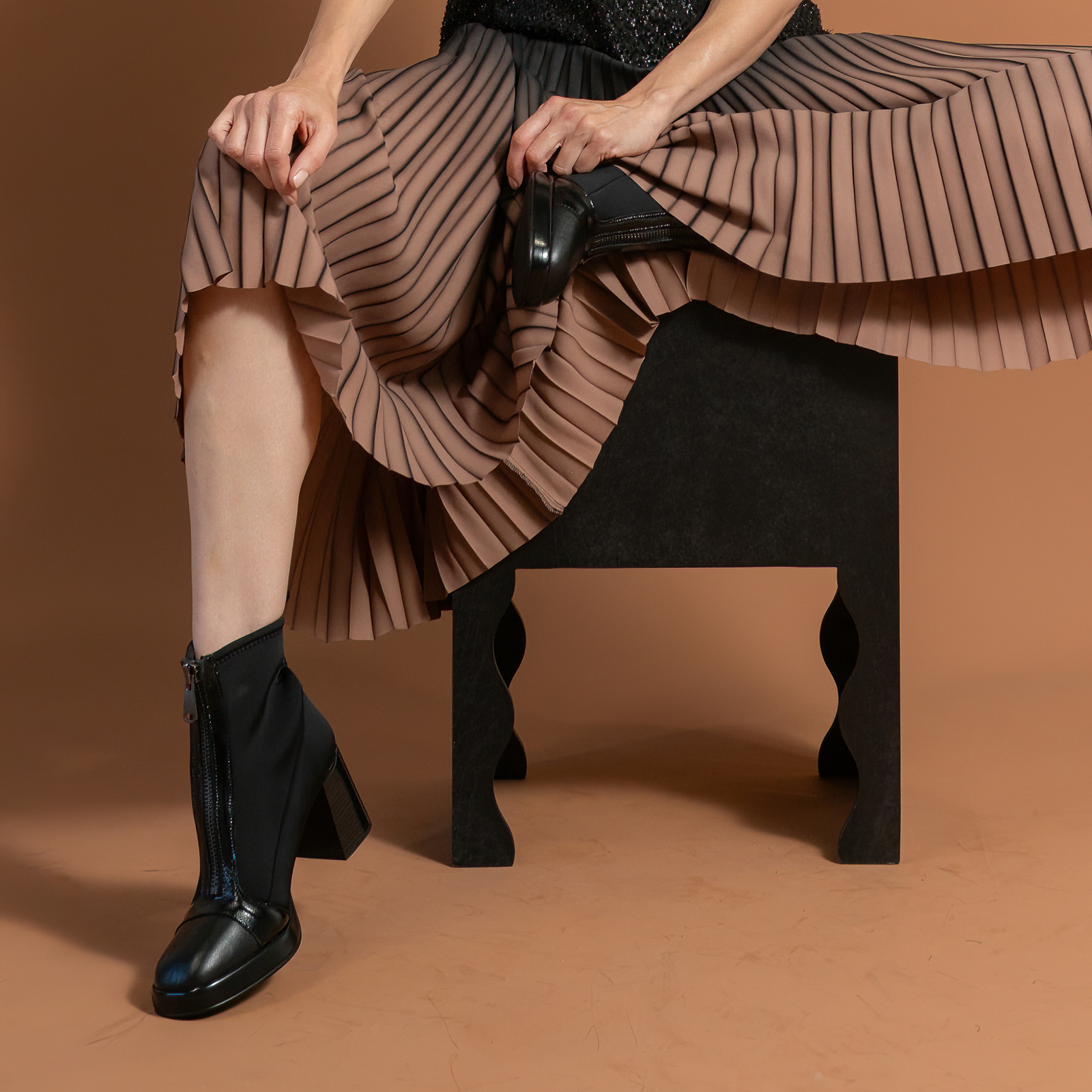 Hi243658 Black/ Neo Black Ankle Boots