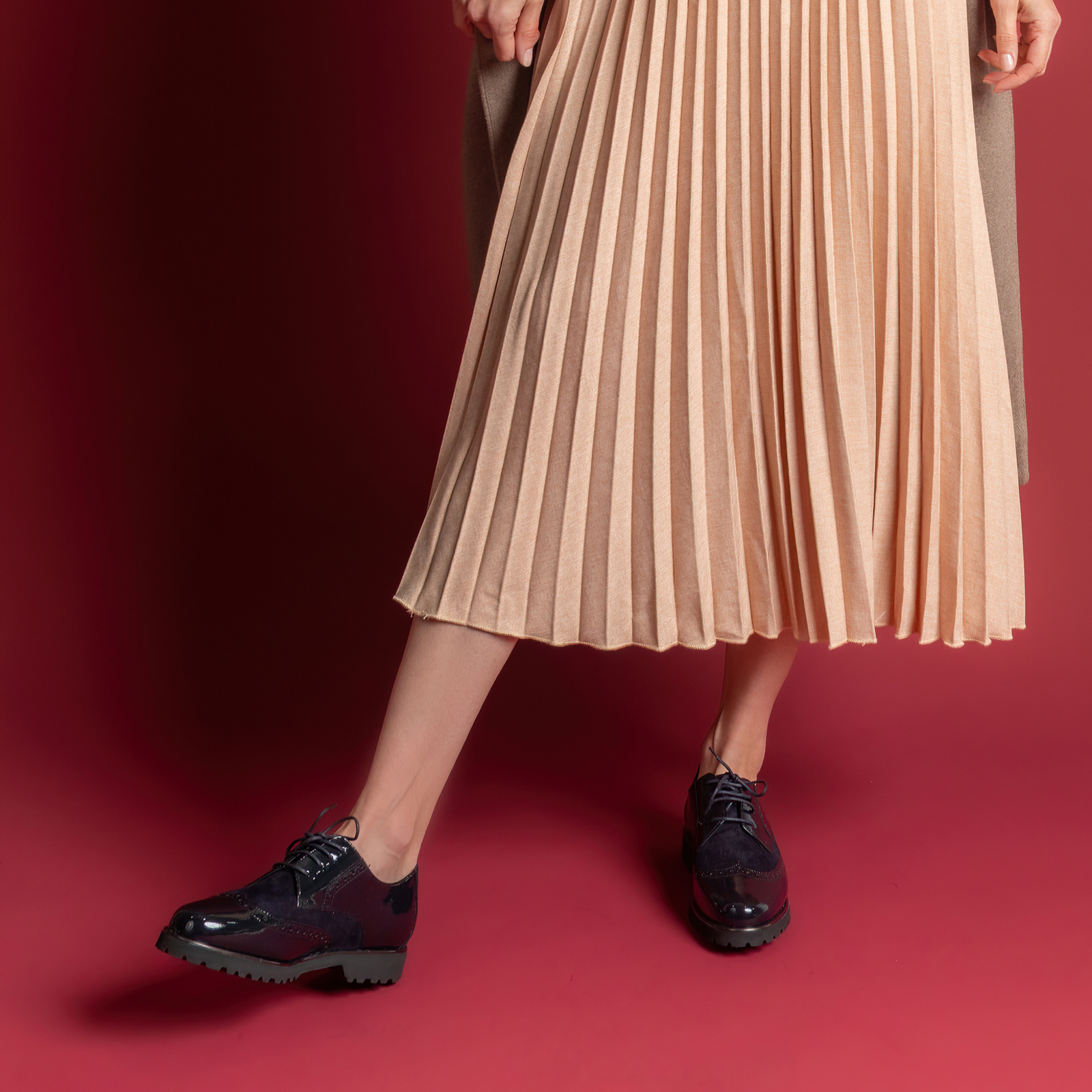 Meredith703 Navy Patent/ Navy Suede Leather Lace Up Flats