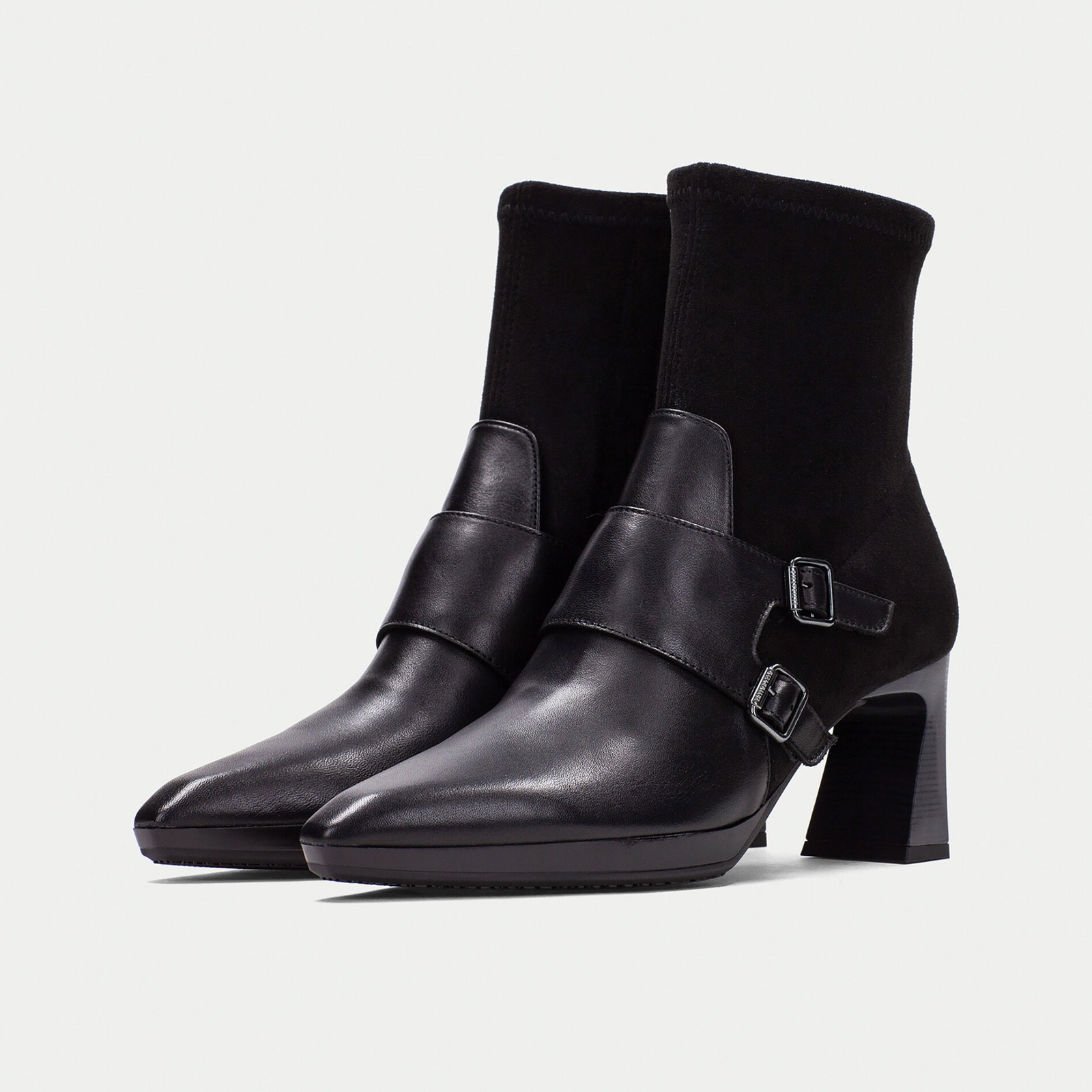HI254304 Black Leather Ankle Boots