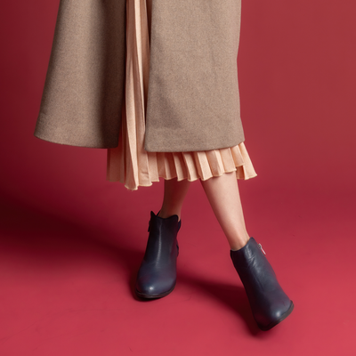 Eg213 Navy Leather Ankle Boots