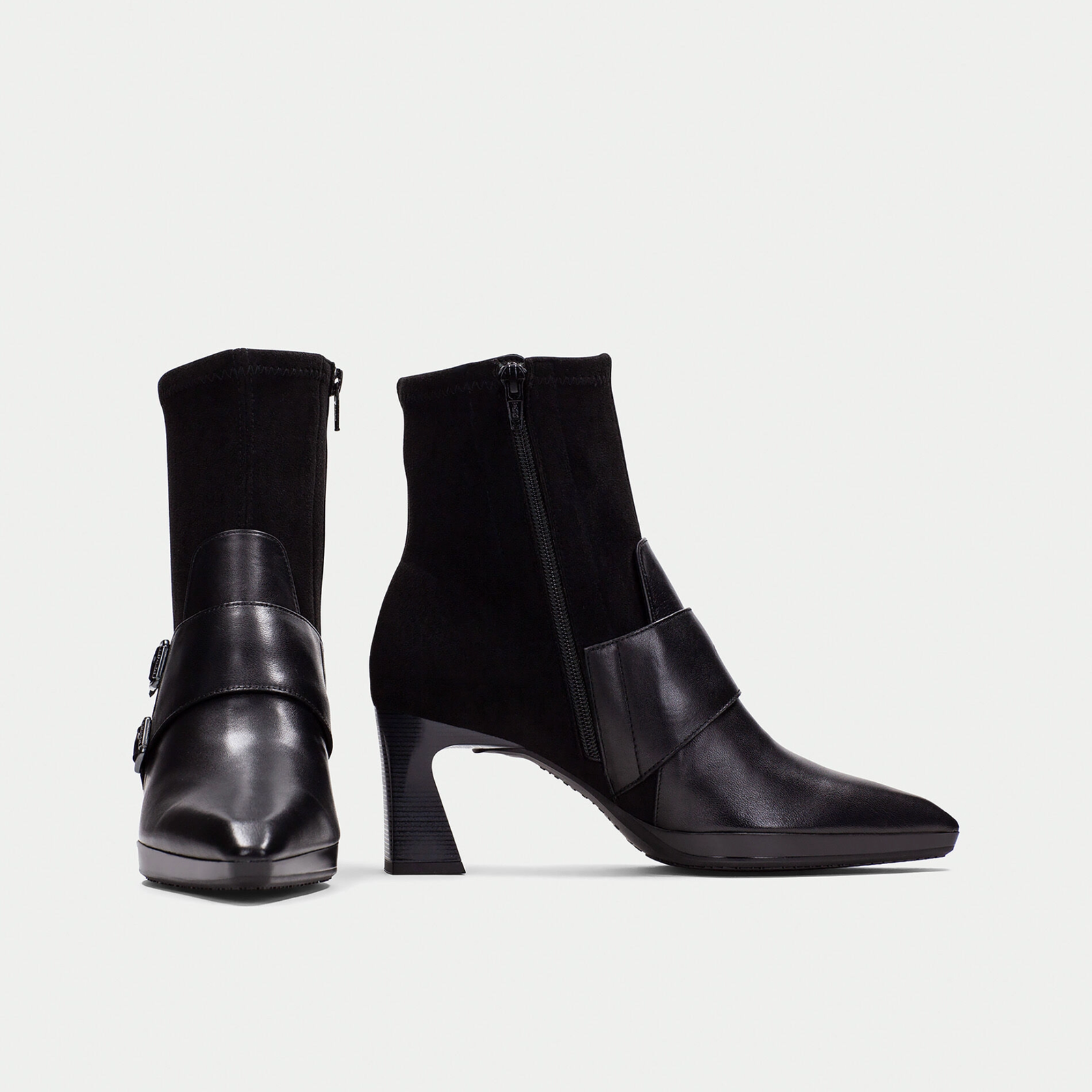 HI254304 Black Leather Ankle Boots