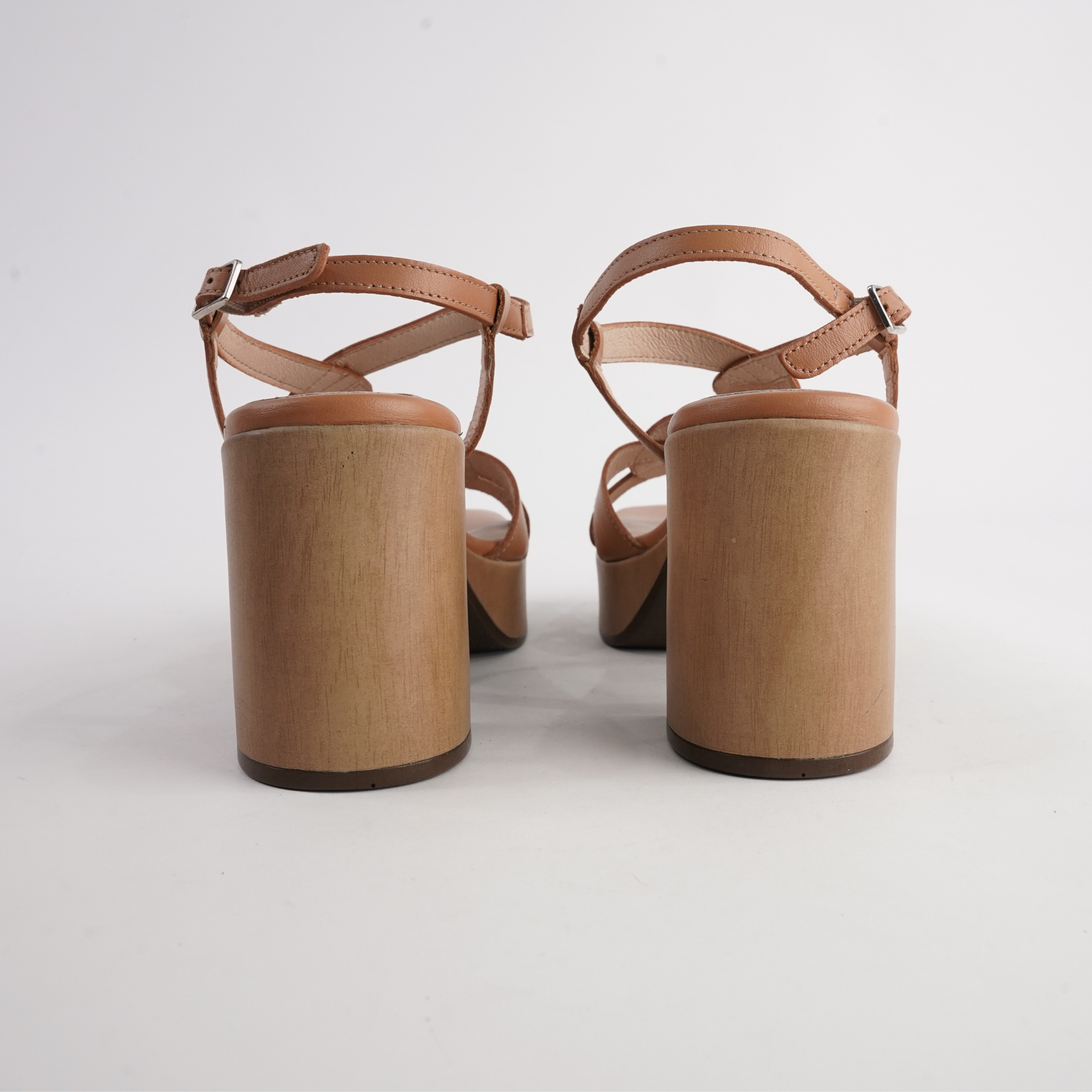 Lennon Cuero Leather Heels