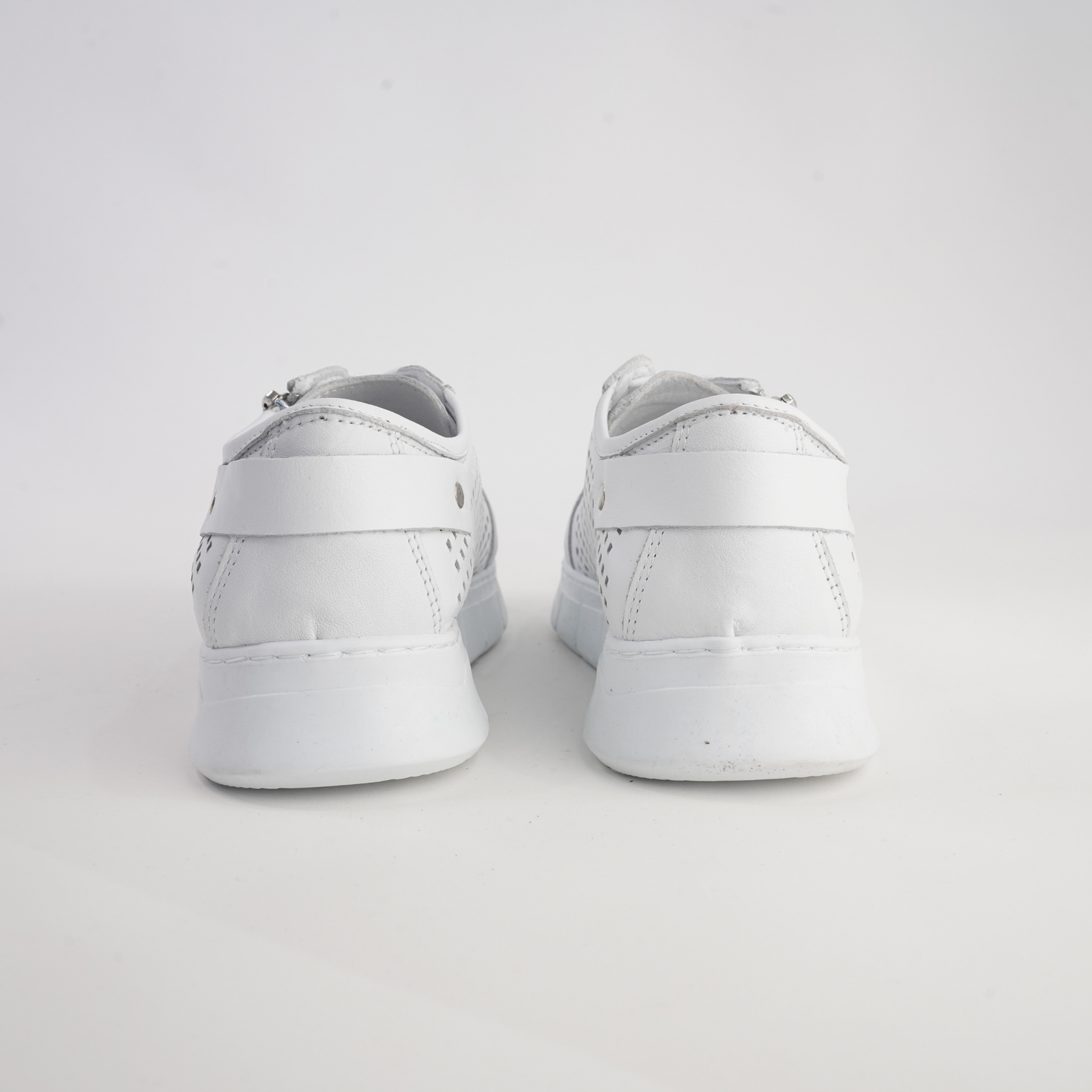 Eg172 White Leather Sneakers