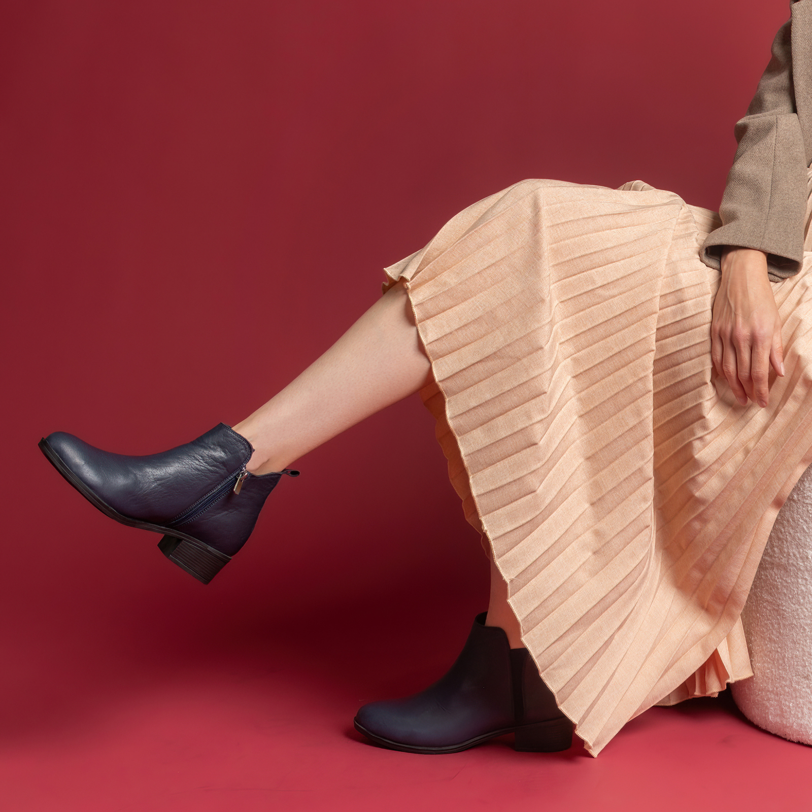 Eg213 Navy Leather Ankle Boots