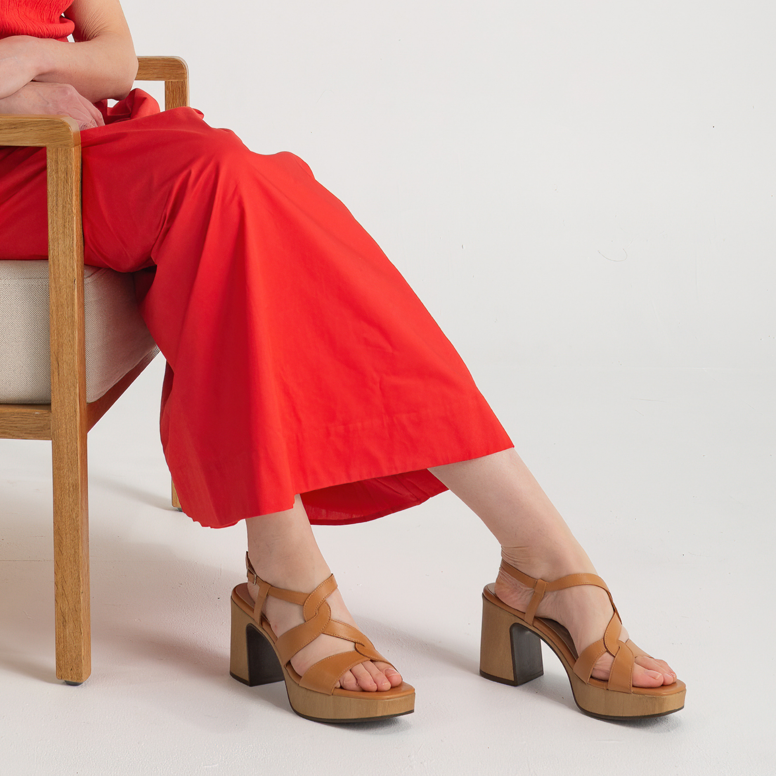 Lennon Cuero Leather Heels