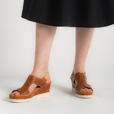 W3z-1775c1 Brandy Leather Sandals