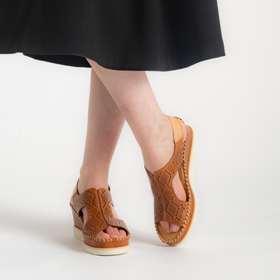 W3z-1775c1 Brandy Leather Sandals