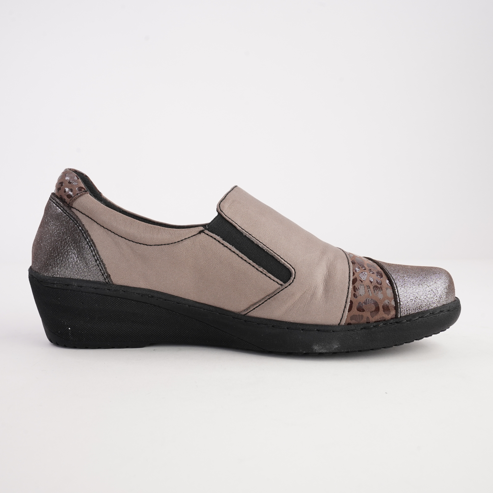 Cp461-18 Taupe Combo Leather Flats