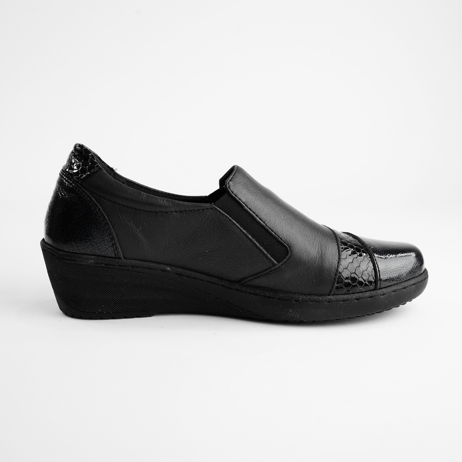 Cp461-18 Black Patent Leather Flats