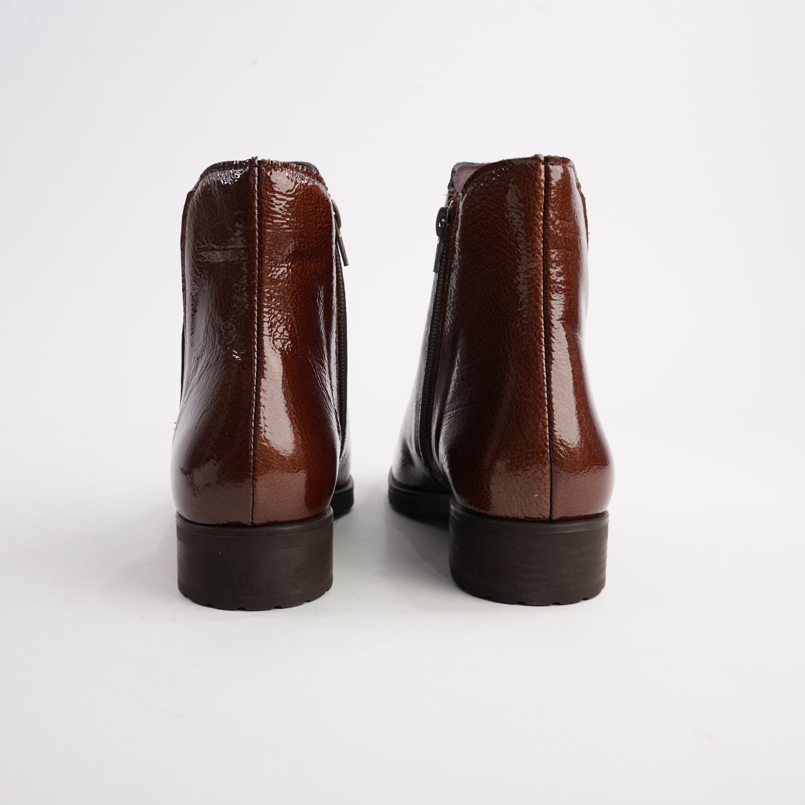 10182 Cuero Leather Ankle Boots