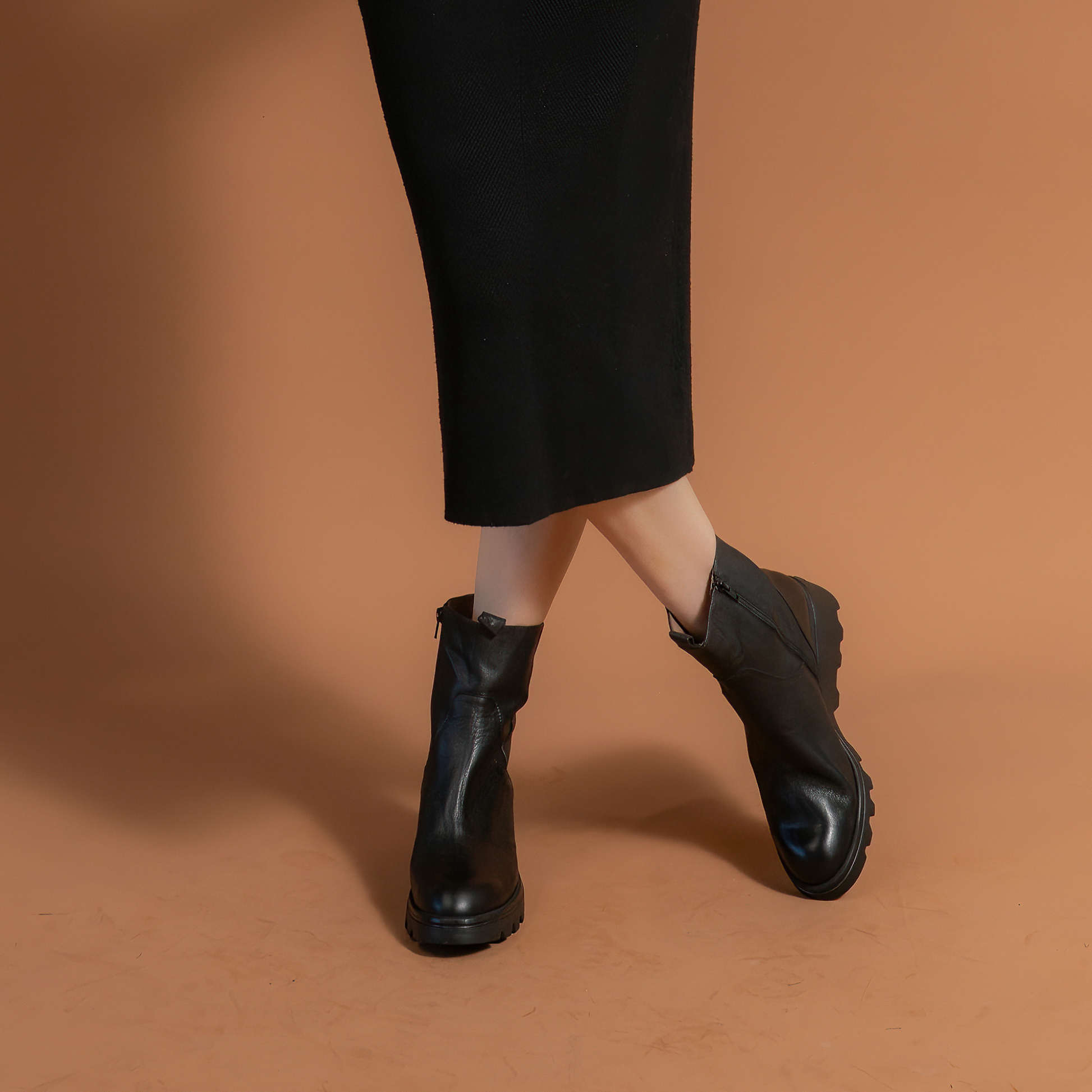 Est Black Leather Boots