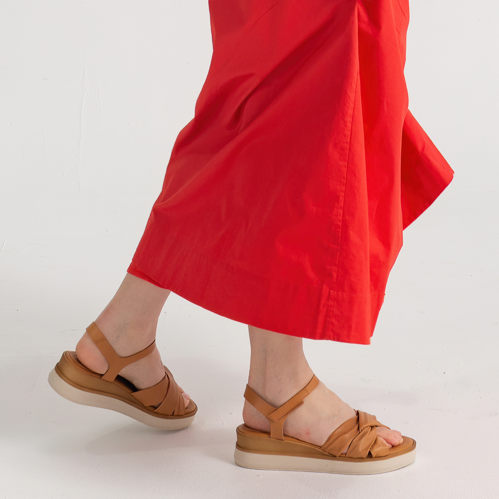 Deliah Caoba Leather Sandals