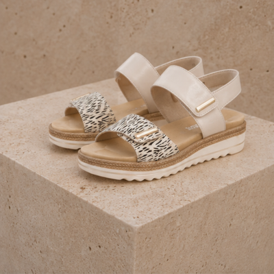 D0Q59 Beige/Gold Sandals