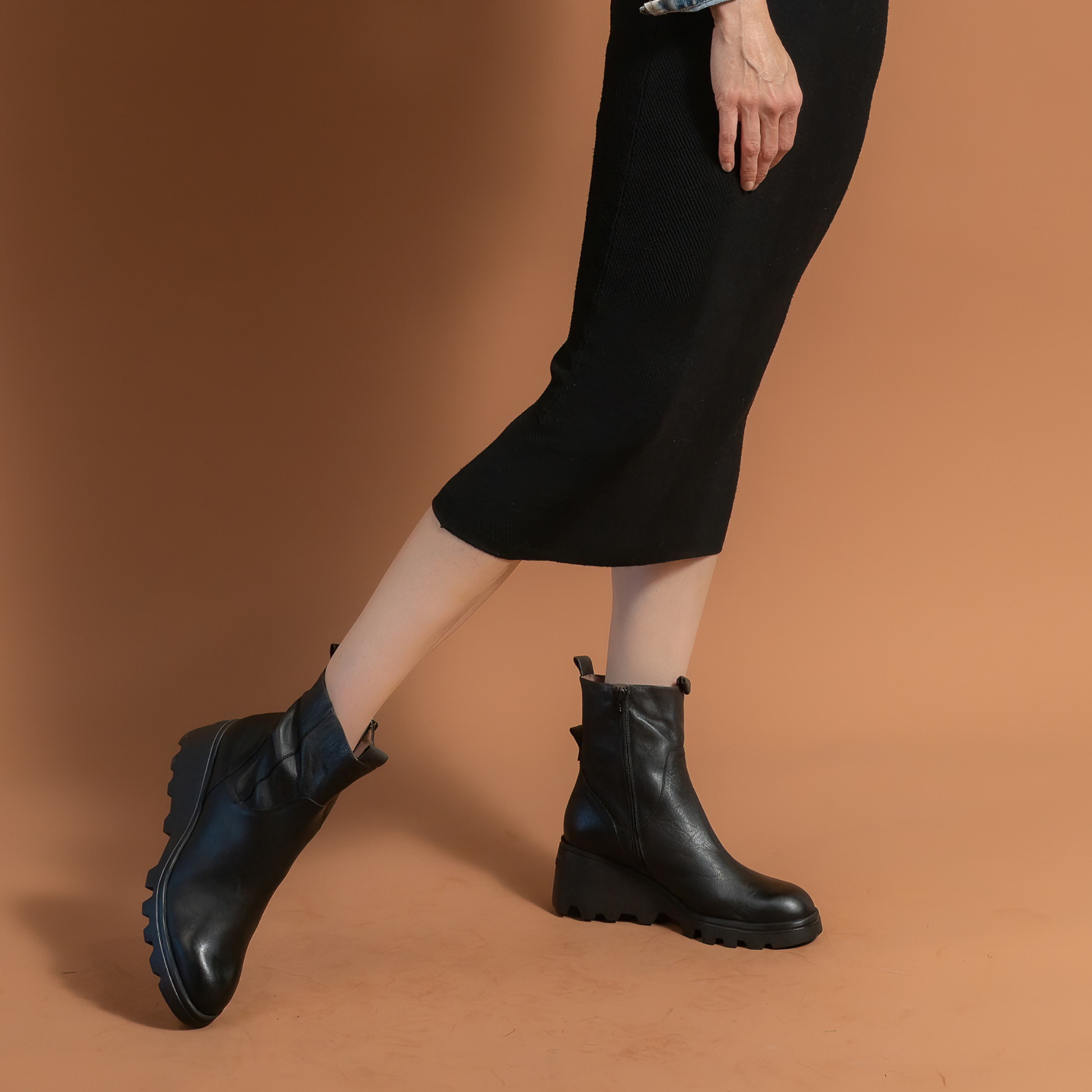 Est Black Leather Boots
