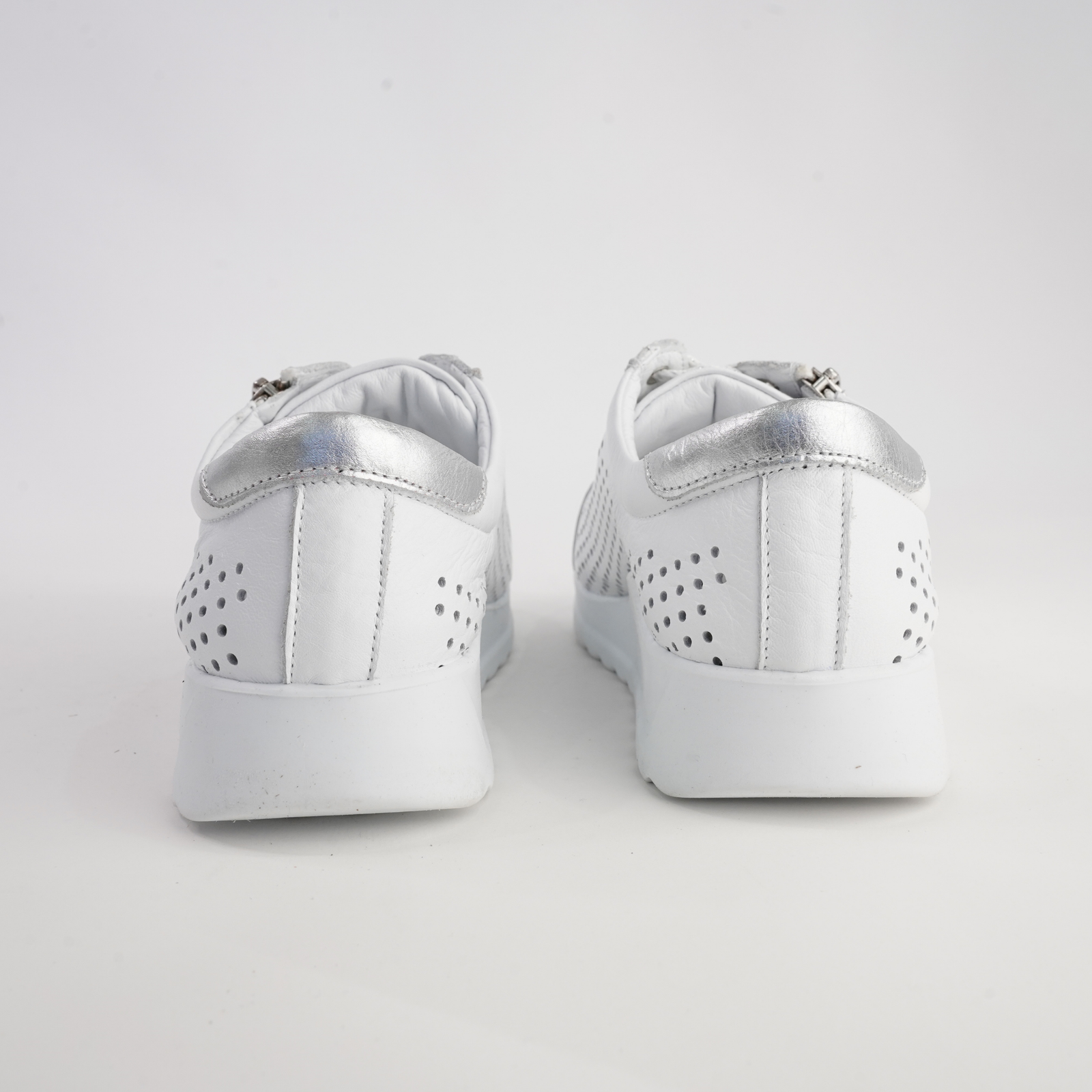 Eg256 White Leather Sneakers