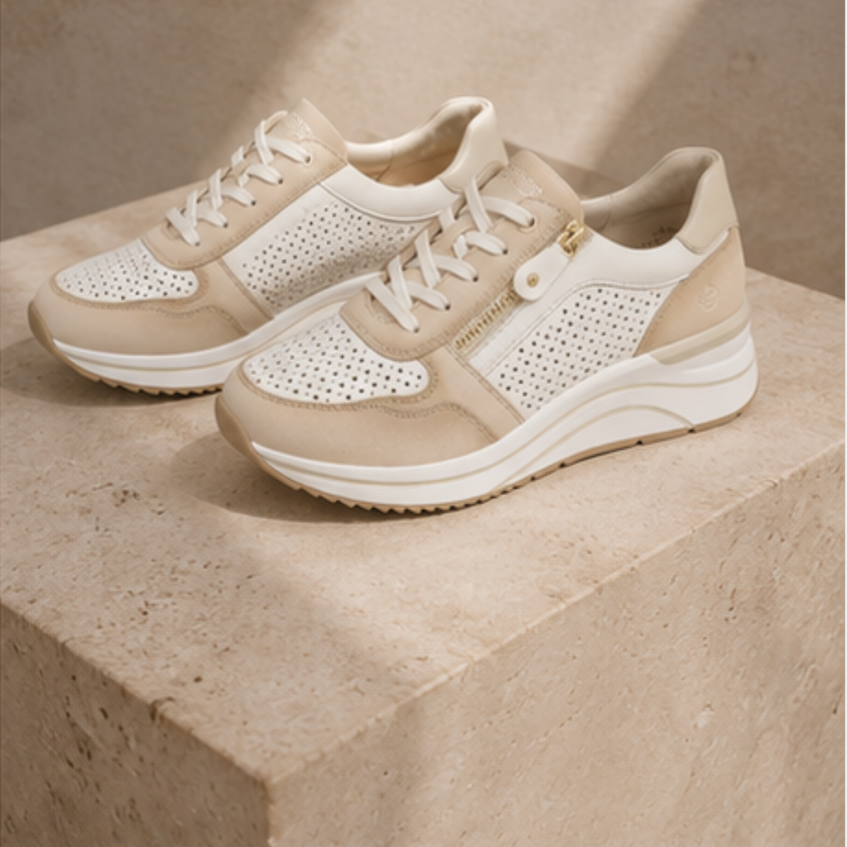 D0T14 Crema Sneakers