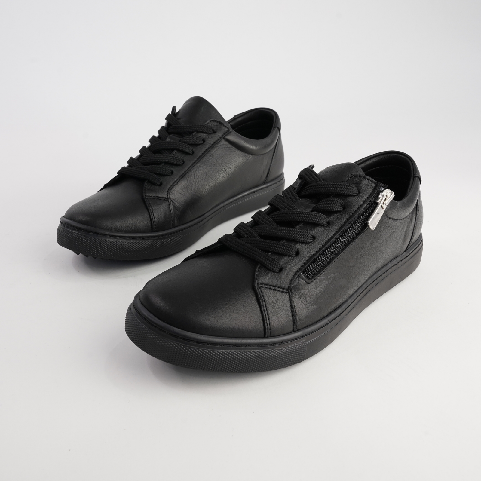 Unly Black Leather Sneakers