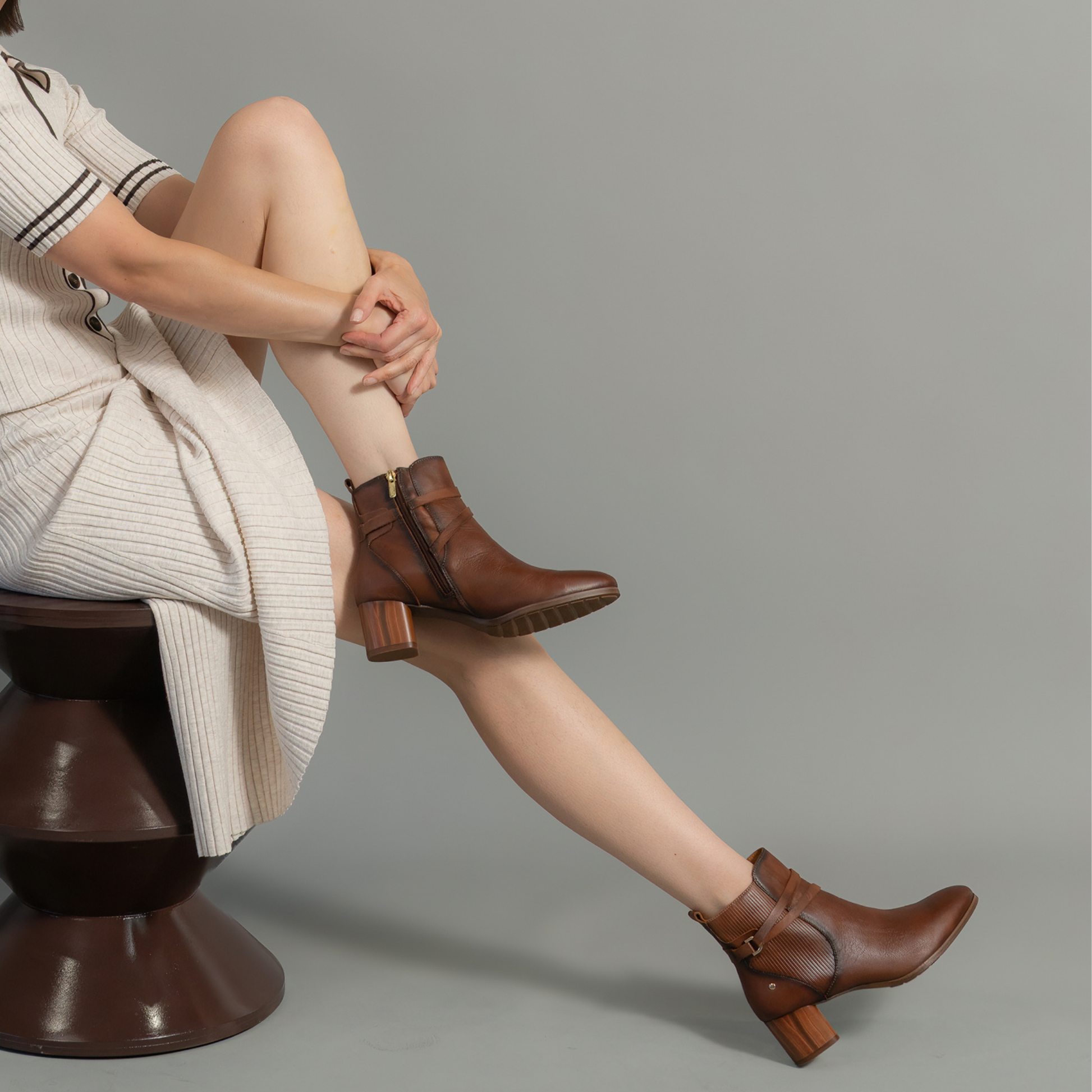 W17-8841 Cuero Leather Ankle Boots