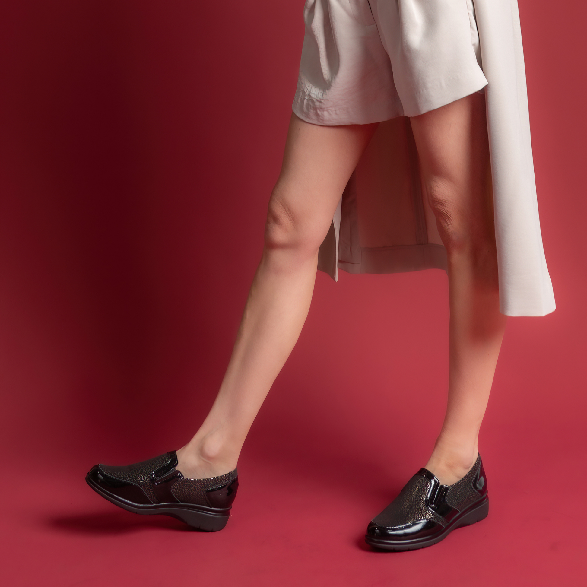 10020  Negro Leather Flats