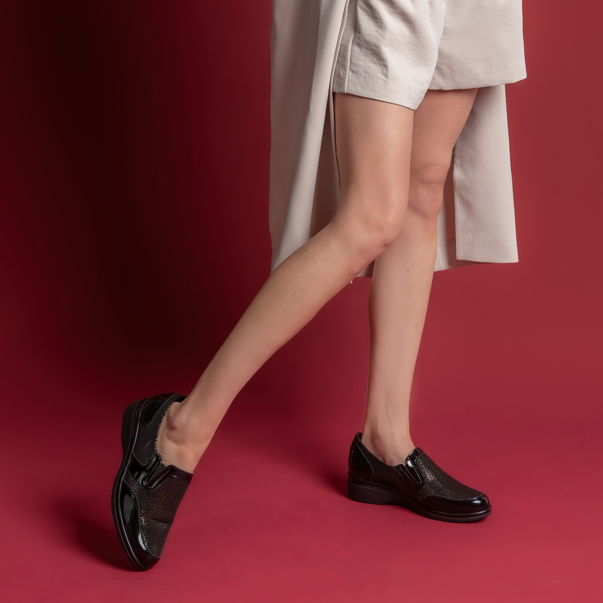 10020  Negro Leather Flats
