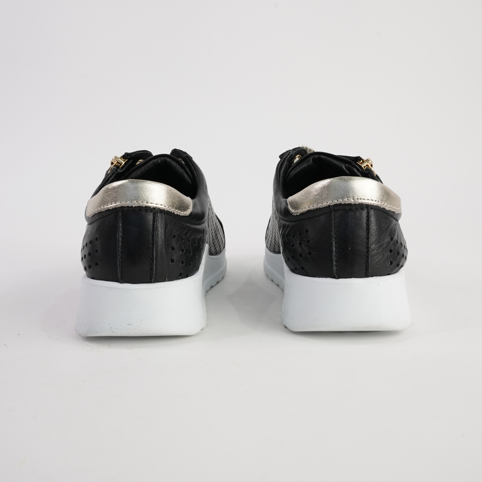 Eg256 Black Leather Sneakers