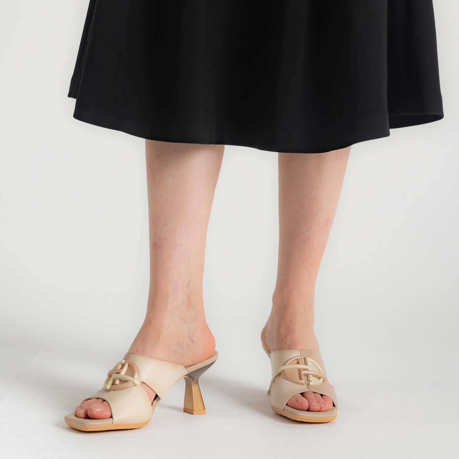 Hv253875 Taupe/ Latte Leather Heels