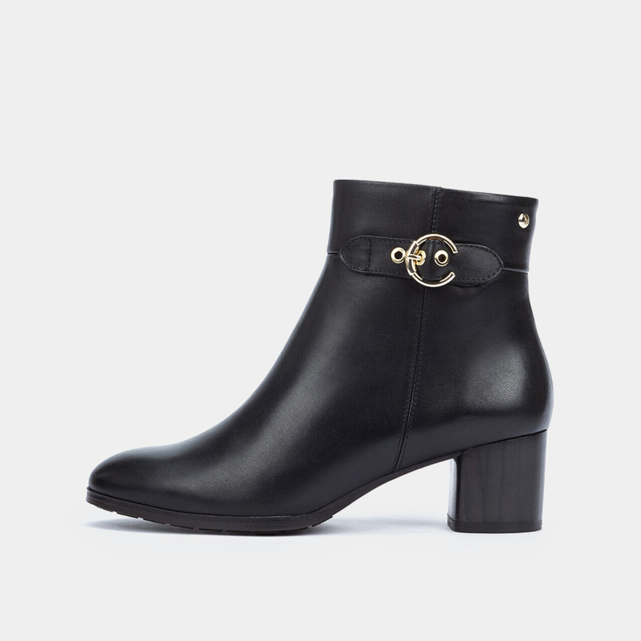 W1Z-8588 Black Leather Ankle Boots