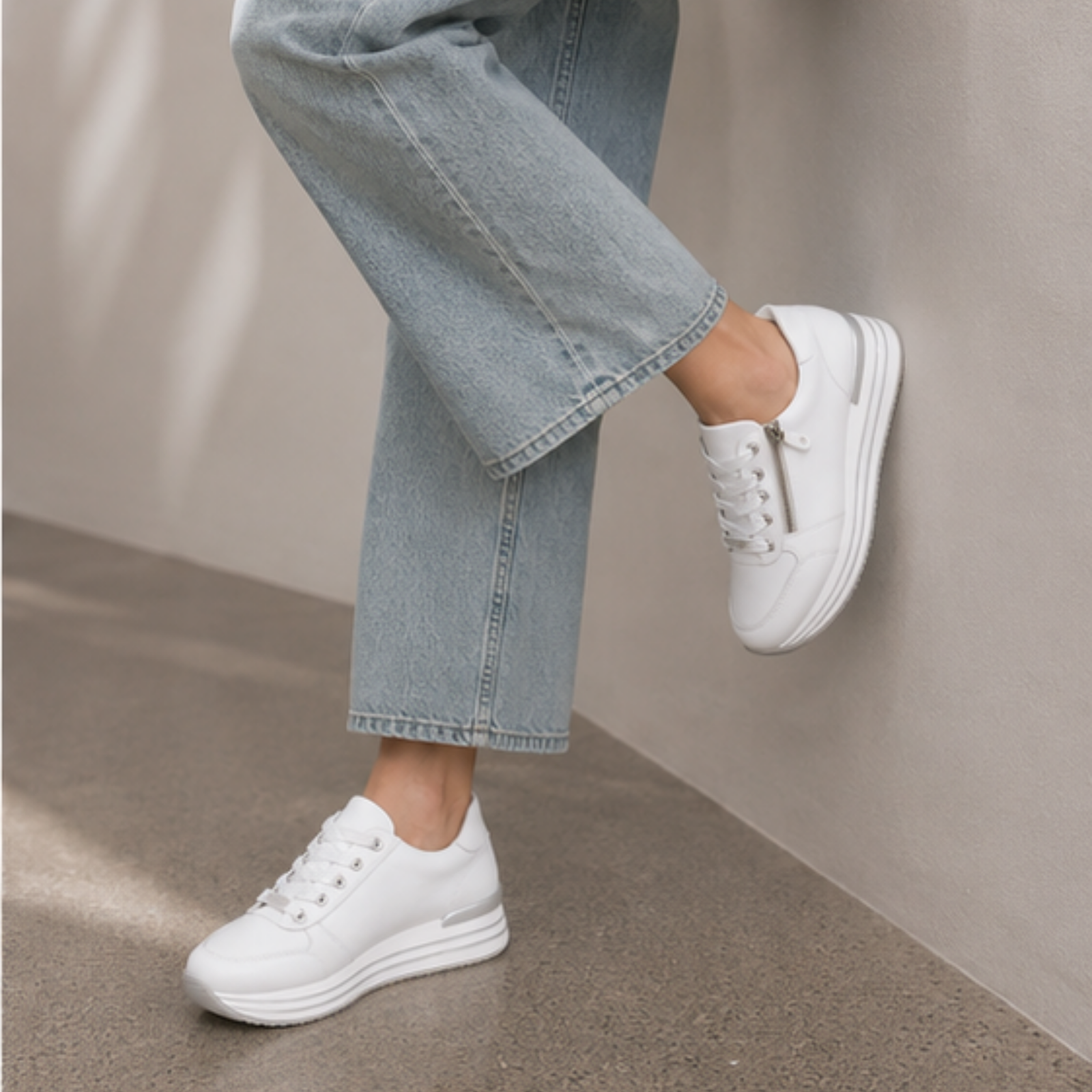 D1302 White Leather Sneakers