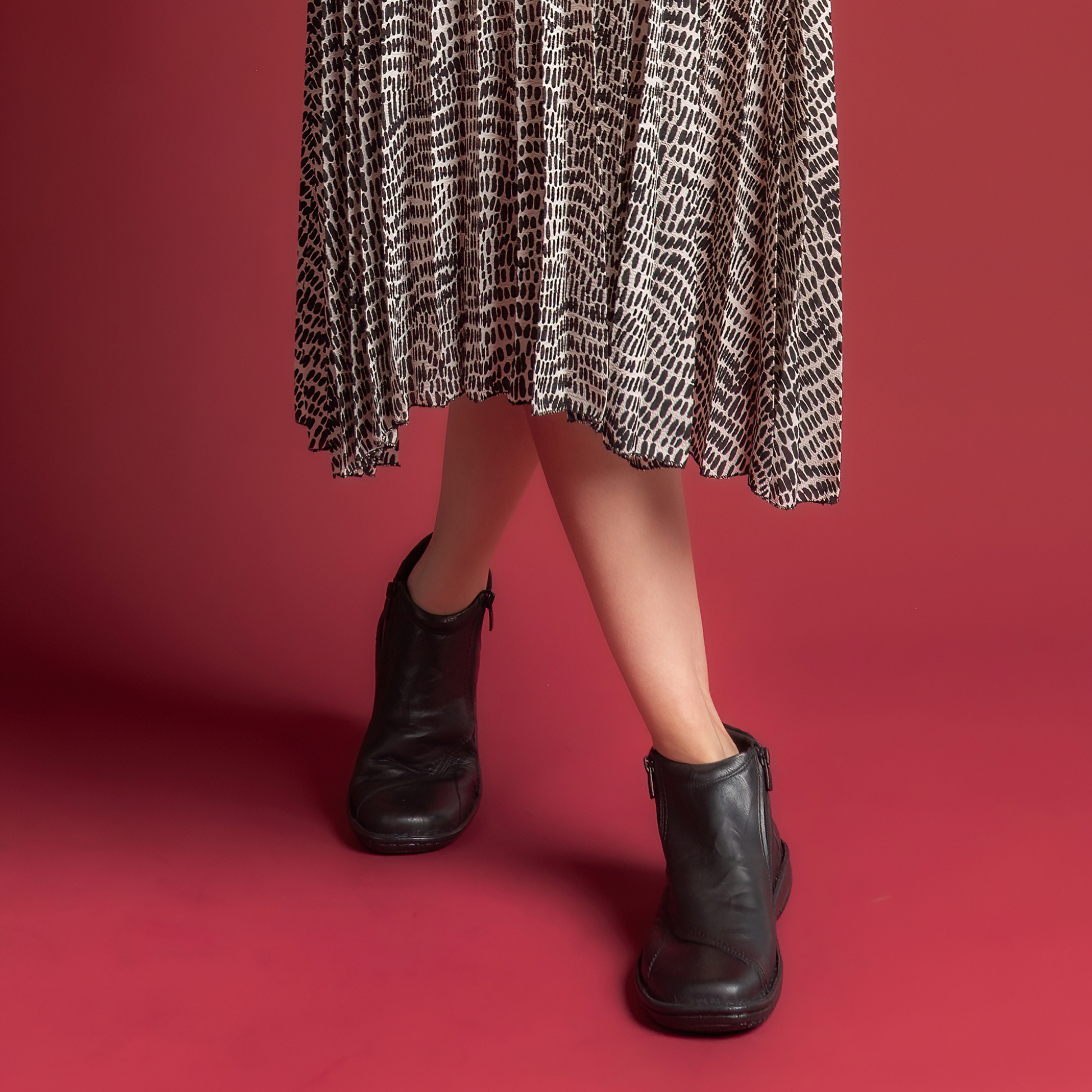 5250-27 Black Leather Ankle Boots