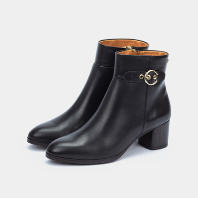 W1Z-8588 Black Leather Ankle Boots