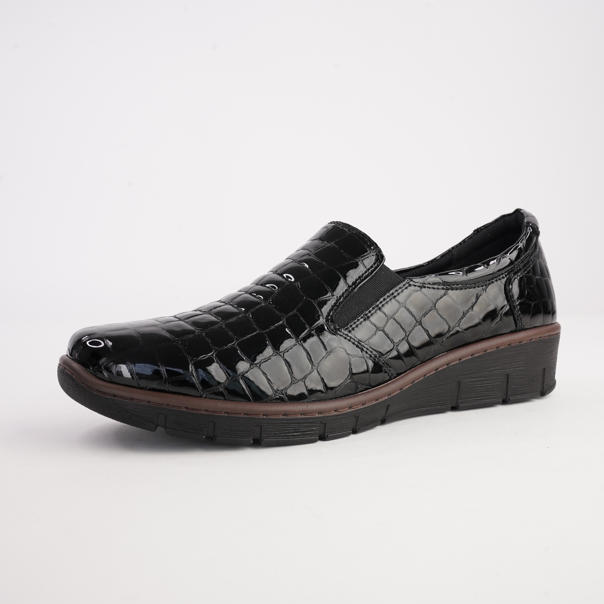CP314-22 Black Croc Leather Flats