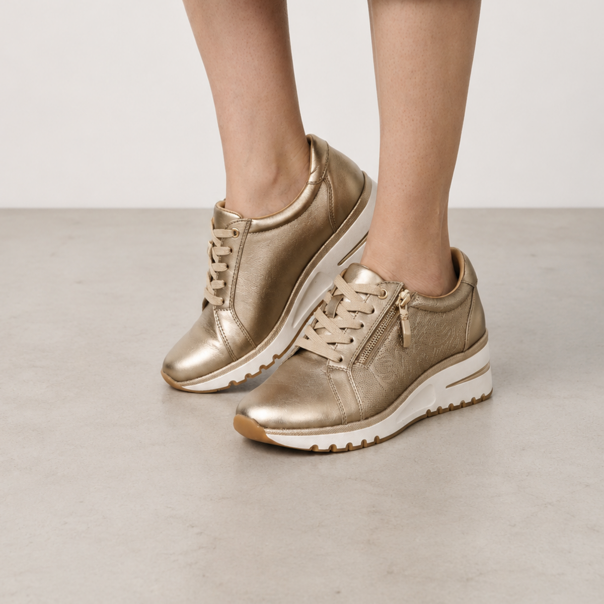 Lovin Platinum Leather Sneakers